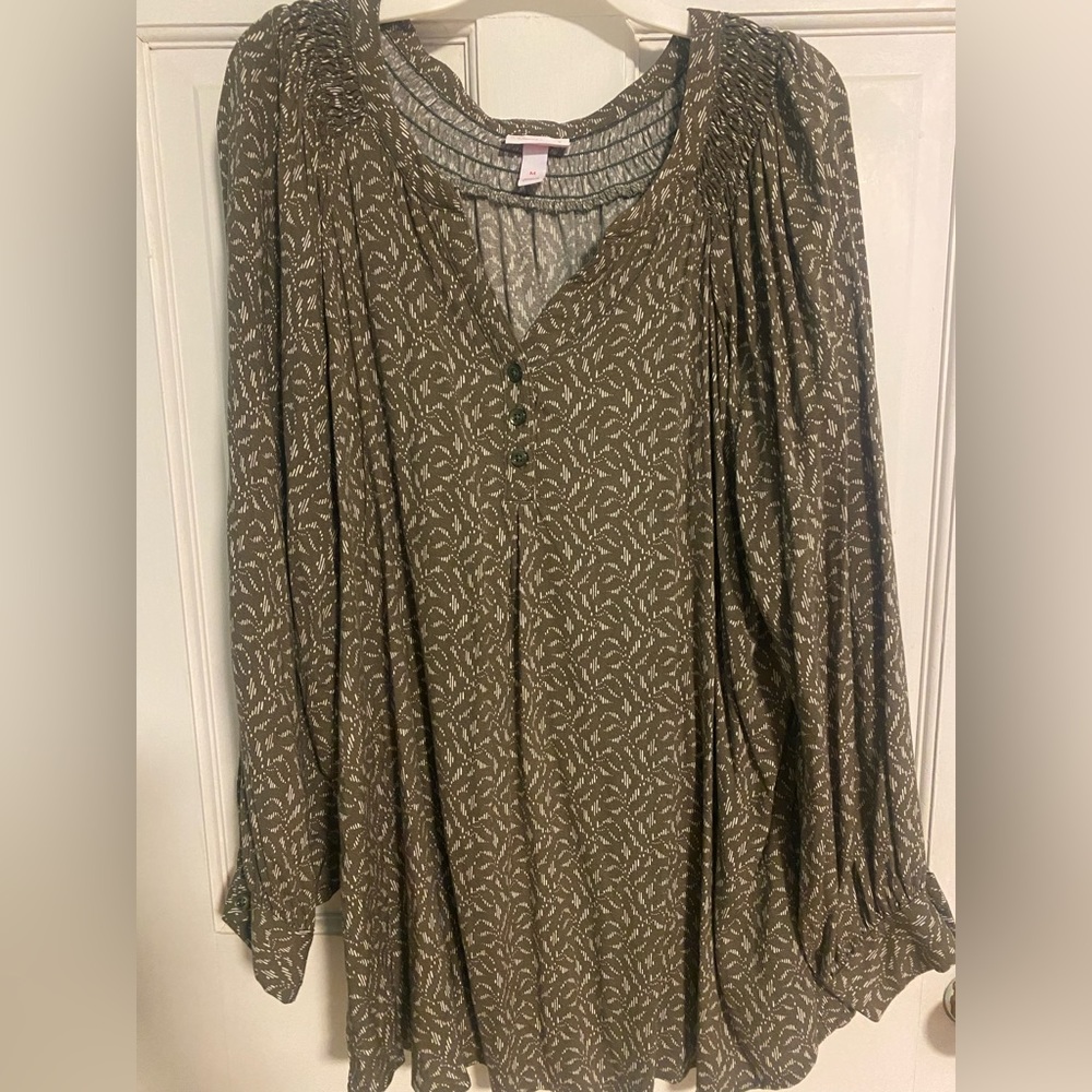 Isabel - Ingrid & Isabel maternity flowy blouse/shirt